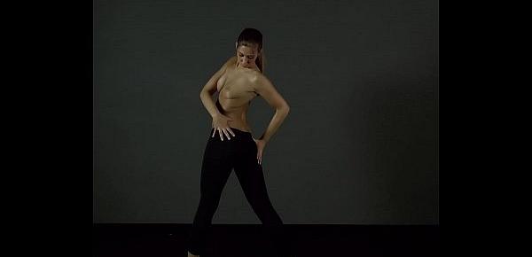 Brunette gymnast showing of her ass
